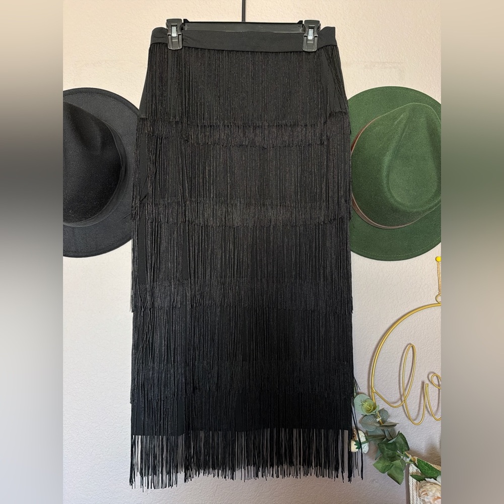 AOMEI Black Fringe Midi Skirt - Sleek Tiered Fringe
